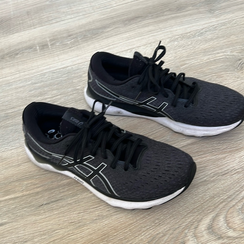 Men’s ASICS Gel Nimbus 24, size 10